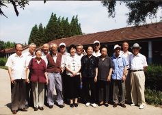 2005年7月，顾准诞辰90周年重返干校旧址：含张鹤龄、王淑文、陈瑞铭、徐方、赵人伟等