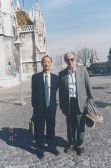 2002年10月2日，赵人伟在布达佩斯与科尔奈合影。图片来源：赵人伟藏照片