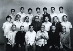 1984年，经济研究所中国经济史研究室合影。（图片来源：经济研究所藏）