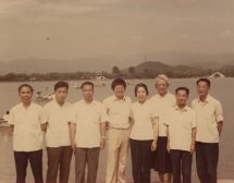 1980年6月，经济研究所与中国数量经济学会协同举办计量经济学讲习班期间部分人士合影。（图片来源：张鹤龄藏）